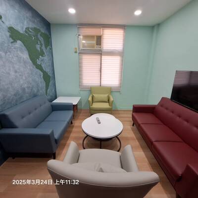 明亮舒適的交誼環境，促進教師交流與教學經驗分享。